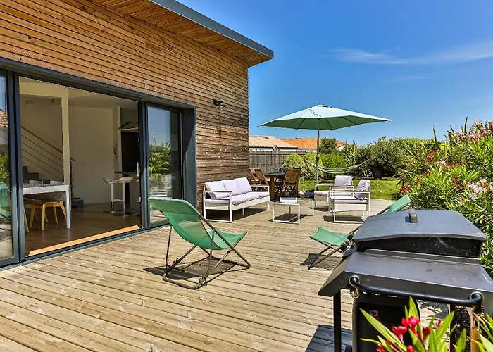 Des Loups De Talmont-Saint-Hilaire