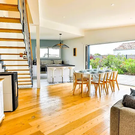 Des Loups De Holiday home