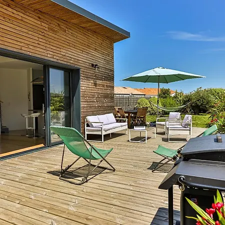 Des Loups De Talmont-Saint-Hilaire